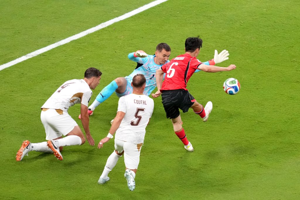 Hwang sparks South Korea’s 2-1 World Cup win over Czech Republic